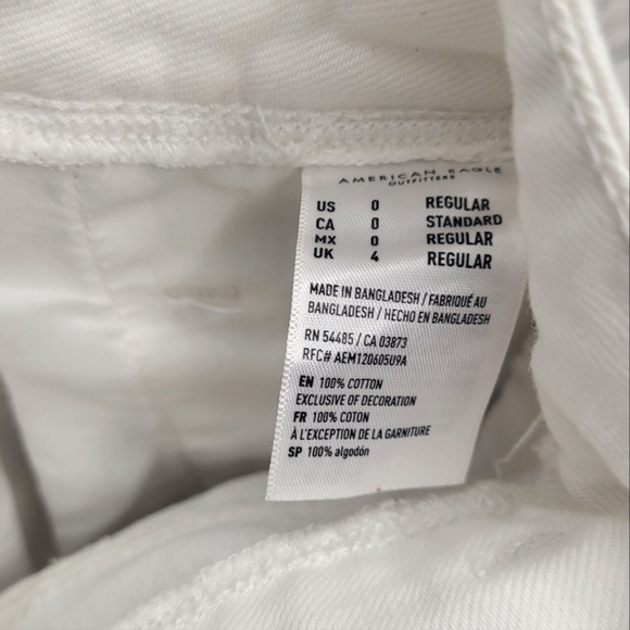 American Eagle High Rise White Mom Jeans - Size 0 | Classic & Chic A73 - Picture 8 of 12